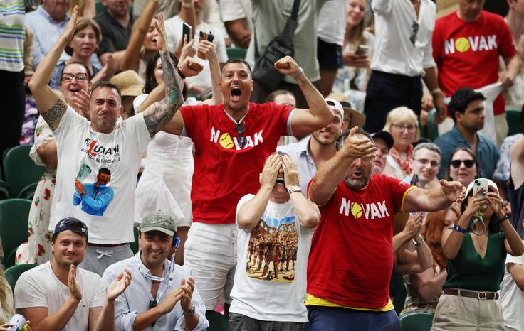 Navdušenje Đokovićevih navijačev v Wimbledonu. | Foto: Reuters