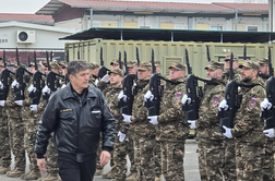 Minister Sajovic obiskal slovenske vojake na Kosovu