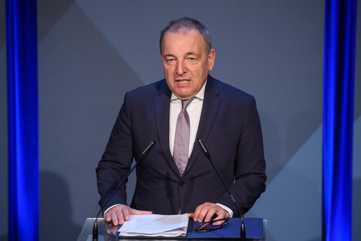 "Cilj je ohranitev delovnih mest," pravi Andrej Šircelj. | Foto: STA ,