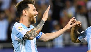 Argentinski vihar po vstopu Messija v igro, Vidal v stoti minuti rešil Čile