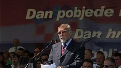 Mesić obsodil vse zločine med vojno na Hrvaškem