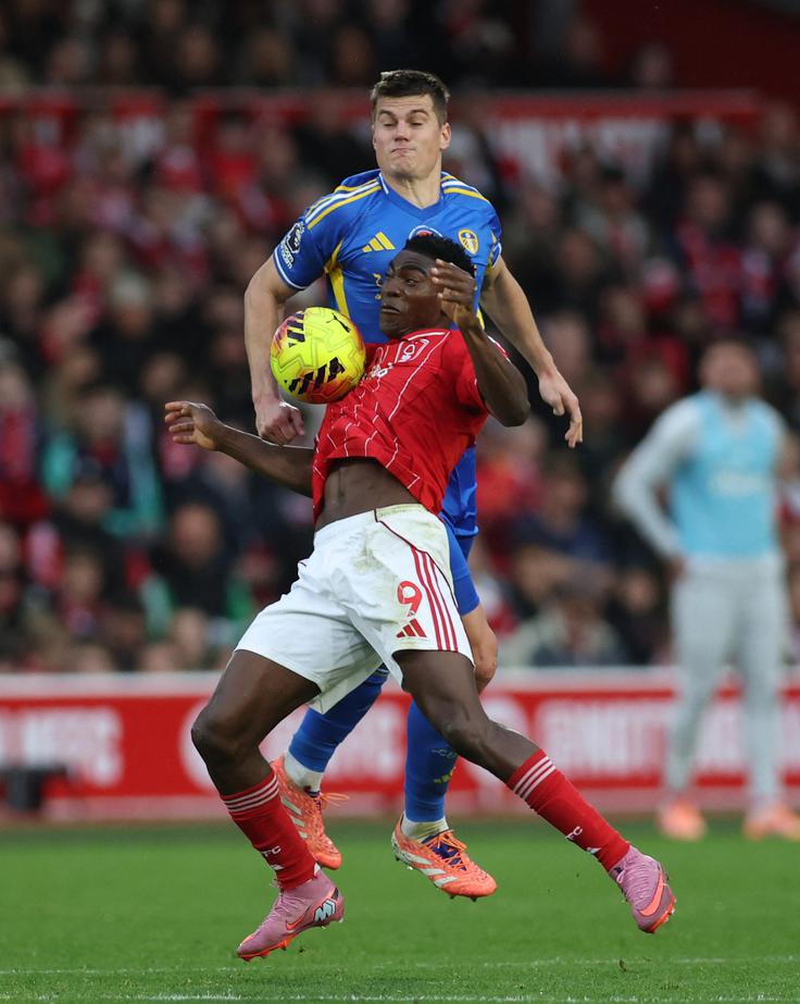 Jaka Bijol na dvoboju v Nottinghamu v dvoboju s Taiwom Awoniyijem. Korošec je ostal brez točk. | Foto: Reuters