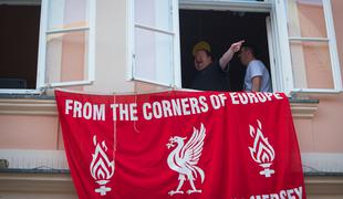 Zamaskirani huligani napadli navijače Liverpoola v Kijevu