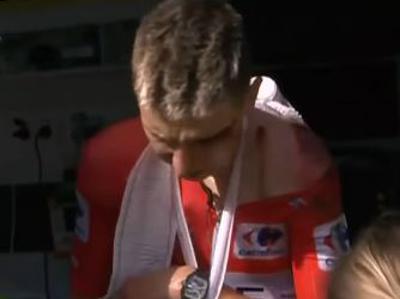 Uradni zdravnik Vuelte: Pogačar ima zlom ključnice in pretres možganov