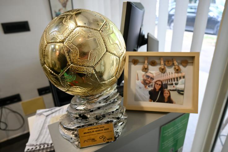 Družina in pokal za igralca sezone. Na to dvoje je najbolj ponosen. | Foto: Matej Podgoršek