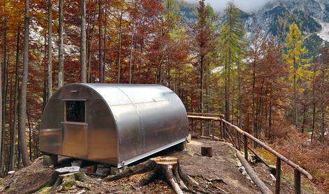 Bivak iz pločevink krasi Zlatorogovo kraljestvo