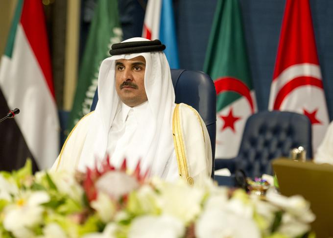 Država, ki ji kot emir vlada šejk Tamim bin Hamad Al Tani (na fotografiji), je prav tako kot sosednja Savdska Arabija vahabitska država. Torej v njej vlada različica islama, ki velja za najbolj strogo in konservativno. | Foto: Reuters