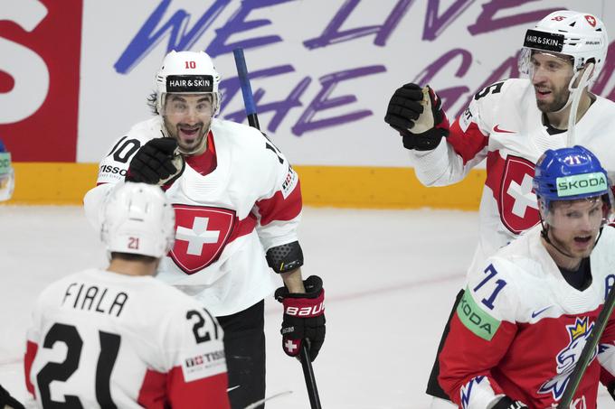 Švicarji so za šesto zmago s 4:2 premagali trenutno druge Čehe in si zagotovili prvo mesto v predtekmovanju. | Foto: Guliverimage/Vladimir Fedorenko