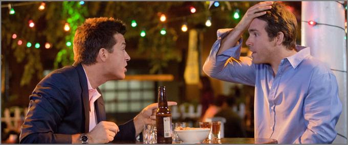 Zabavna komedija o dveh prijateljih, ženskarju Mitchu (Ryan Reynolds) in družinskem človeku Davu (Jason Bateman), ki se po divji noči pijančevanja in nepremišljeno izrečeni želji zjutraj zbudita v napačnih telesih. • V ponedeljek, 18. 10., ob 1.10 na AMC.* | Foto: 