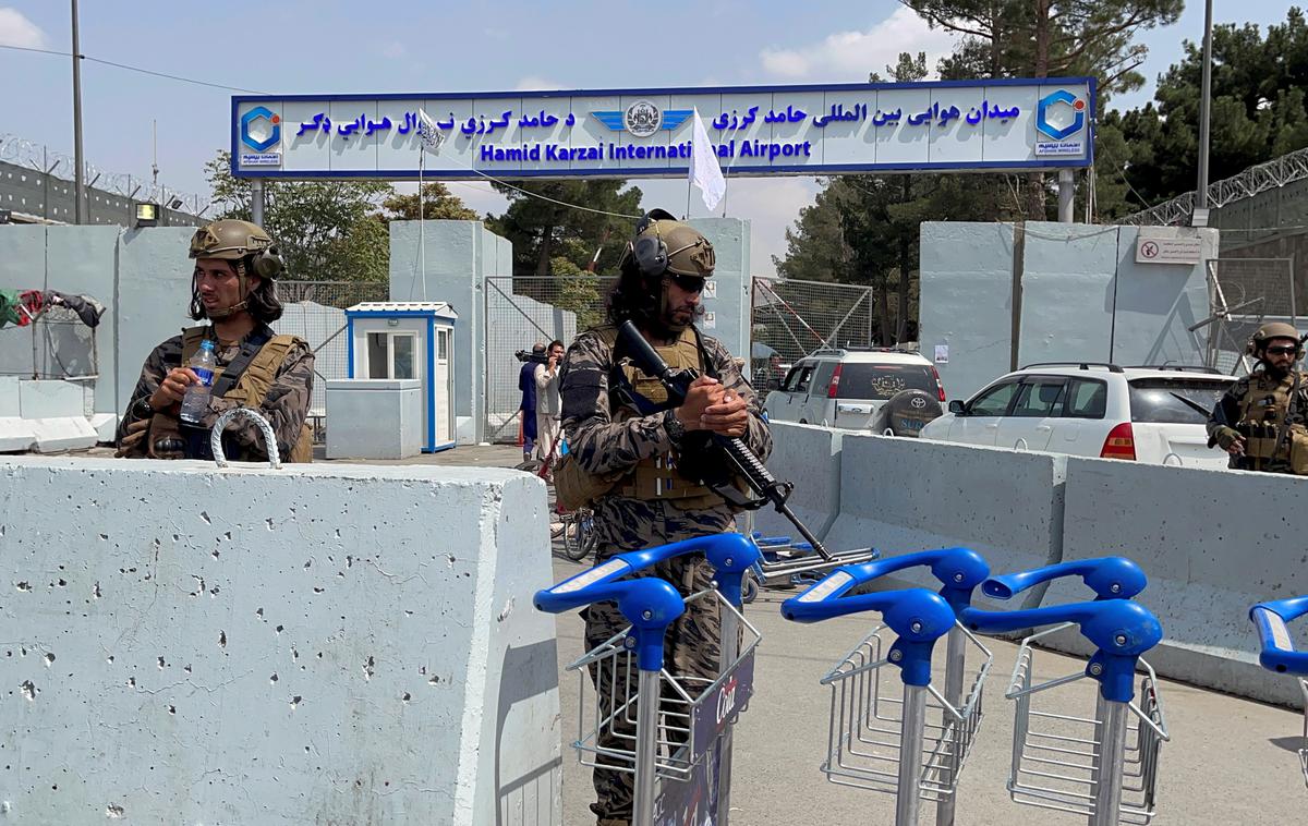 talibani | Talibani so po navedbah nekdanjih lokalnih političnih predstavnikov zaprli dostop humanitarne pomoči do province Panšir. "Ne dovolijo, da bi hrana ali kar koli drugega prišlo v Panšir," je povedal nekdanji poslanec Zal Mohamad Zalmaj Nuri. | Foto Reuters