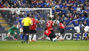 Manchester United potolčen do tal, City in Chelsea v derbiju razdelila točke