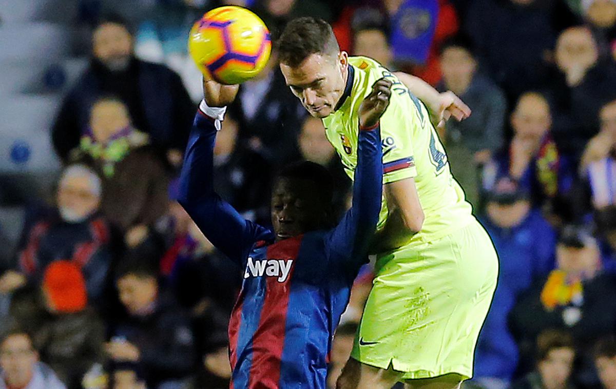 Thomas Vermaelen | Thomas Vermaelen se je poškodoval na zadnji prvenstveni tekmi proti Levanteju. | Foto Reuters