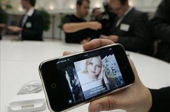 HTC-jev Touch za petami iPhonu