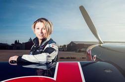 Kaj zmore prva akrobatska pilotka, ki so jo sprejeli na dirke Red Bull Air Race?