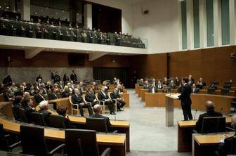 DZ sprejel novelo zakona o vladi, obeta se ustavna presoja