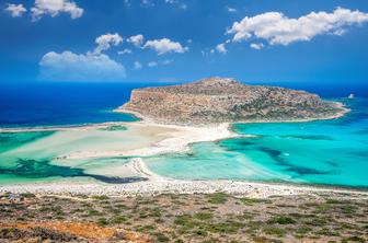 Priljubljeno plažo preplavili turisti: "To je pekel"