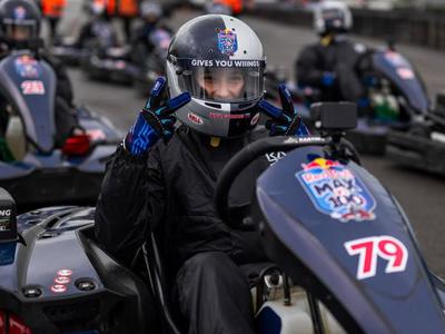 Verstappen se je poigral s stotimi izzivalci, tudi Janjo Garnbret