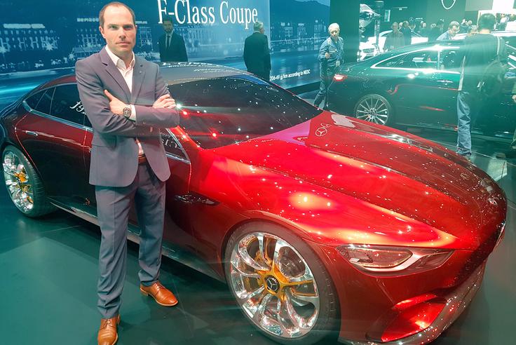 Robert Lešnik je pri Mercedesu vodja oddelka zunanjega oblikovanja za osebna vozila. Oblikoval je vse najnovejše mercedese, ki se danes vozijo po cestah. A Robert Lešnik je več kot to, je Slovenec, ki pri Mercedesu oblikuje prihodnost, in eden od ključnih mož, ki jim zaupa Dieter Zetsche, predsednik uprave Daimler. Je eden od najvplivnejših in najuspešnejših Slovencev svetovne avtomobilske industrije. | Foto: Jure Gregorčič