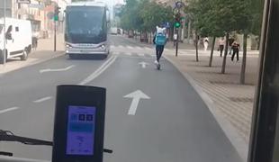 Vožnja Woltovega dostavljalca po Ljubljani: "Upam, da ima prazno torbo." #video