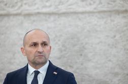 Voznik hrvaškega ministra povzročil nesrečo: zapeljal je čez rdečo