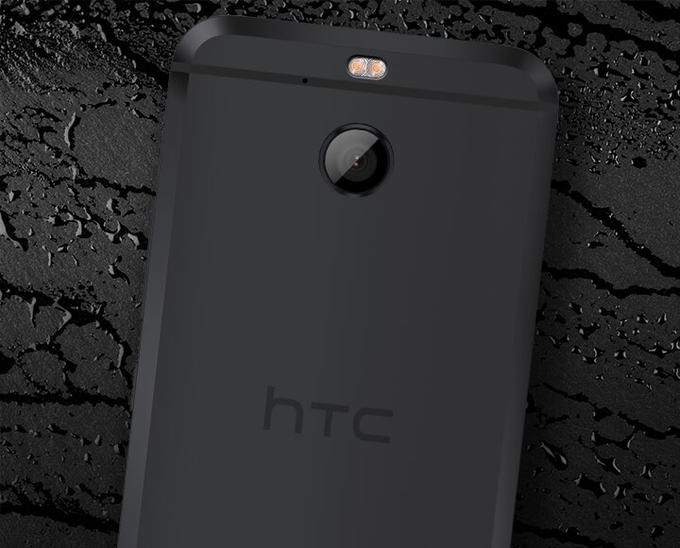 HTC 10 Evo pa uporabniku ne daje izbire - ali bo zadovoljen s priloženimi slušalkami ali pa bo sam kupil pretvornik za uporabo lastnih. | Foto: 