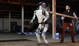 Izjemno, kaj vse zmore najnovejši človeku podoben robot (video)