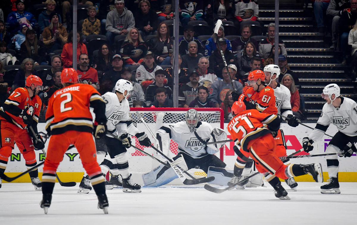 Erik Portillo, Los Angeles Kings | Anže Kopitar in soigralci LA Kings so na kalifornijskem obračunu premagali Anaheim. Erik Portillo se je ob debiju v ligi NHL izkazal v vratih. | Foto Reuters