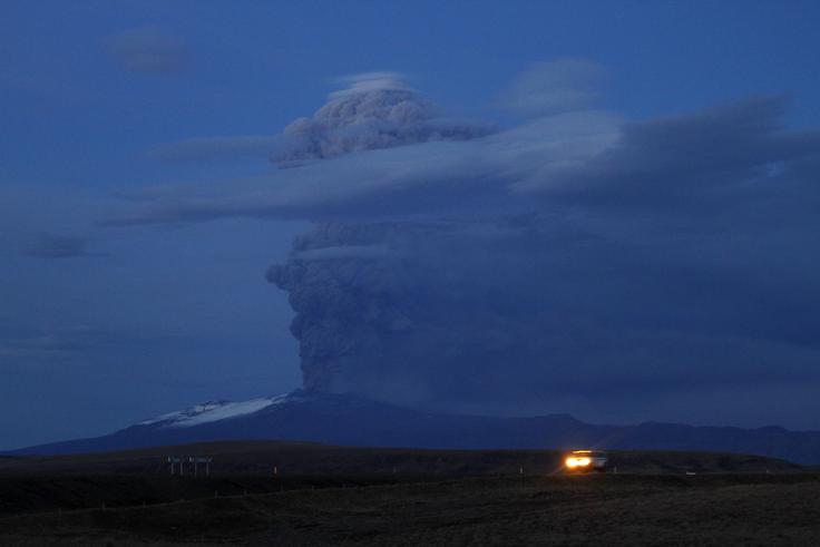 Islandski vulkan Eyjafjallajökull je leta 2010 domala ustavil letalski promet v Evropi. | Foto: Reuters