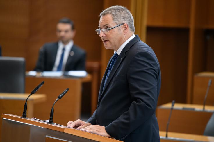 Kot prvi med enakimi je novi predsednik DZ Dejan Židan poslance prosil, da kljub kritikam ohranijo spoštljivost. | Foto: STA ,