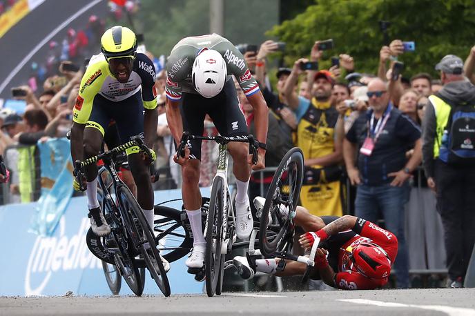 Mathieu van der Poel, Giro 2022 | Mathieu Van der Poel je dobil ciljni sprint prve etape letošnje Dirke po Italiji. | Foto Reuters