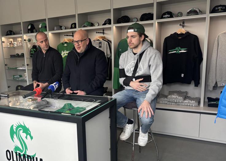 "Ni bilo lahko, še zdaj ni. Roko na primer dvignem do polovice, nekje do 90 stopinj, ampak vsaj spim lahko normalno. Zdaj sem že iz najhujšega, tako da se počutim precej bolje." | Foto: Nejc Molan/STA