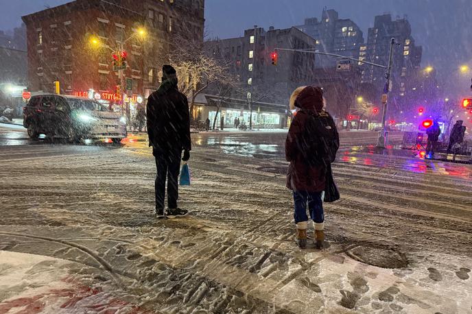 New York | V New Yorku so po poročanju BBC izdali prvo opozorilo pred snežnim neurjem po devetih letih. V mestu naj bi po napovedih vremenoslovcev zapadlo od 50 do 60 centimetrov snega, temperature pa naj bi se spustile do minus šest stopinj Celzija. | Foto Guliverimage