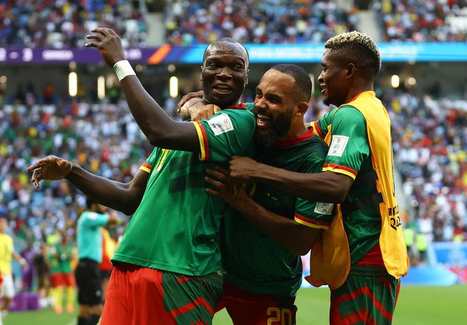 Veselje kamerunskih nogometašev, potem ko so v dveh minutah dvakrat zadeli v polno. | Foto: Reuters