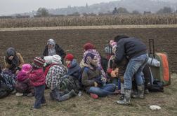 V Makedoniji našli zapuščen tovornjak s 34 begunci