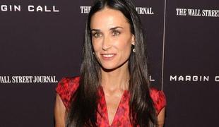 Demi Moore se pretvarja, da ima novega fanta