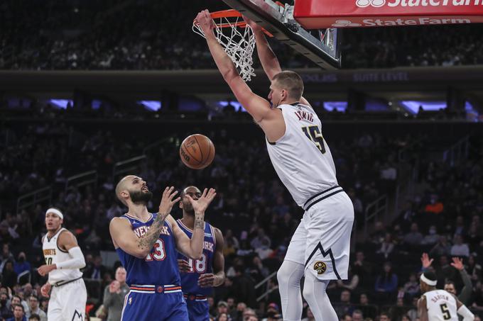 Nikola Jokić je bil neustavljiv za obrambo New York Knicks. | Foto: Reuters