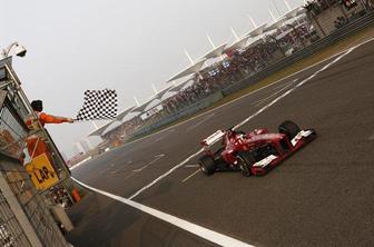 Dominator Alonso odpihnil Mercedes, Lotus in Red Bull