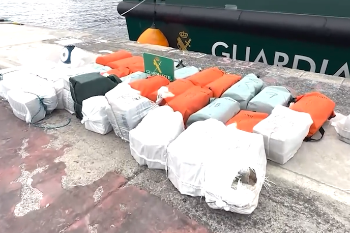 Kokain | Racijo na sumljivem plovilu so španski policisti izvedli 5. avgusta in na njem odkrili 700 kilogramov kokaina.  | Foto Europol