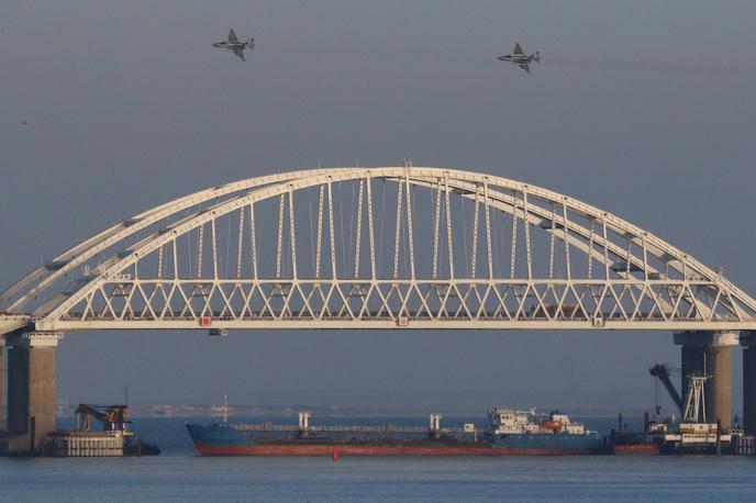 Kerška ožina, Črno morje | Zelenski je dejal, da Moskva od začetka invazije na Ukrajino februarja 2022 blokira ukrajinska črnomorska pristanišča in uničuje njihovo infrastrukturo, kar povzroča motnje na svetovnem trgu s hrano. | Foto Reuters