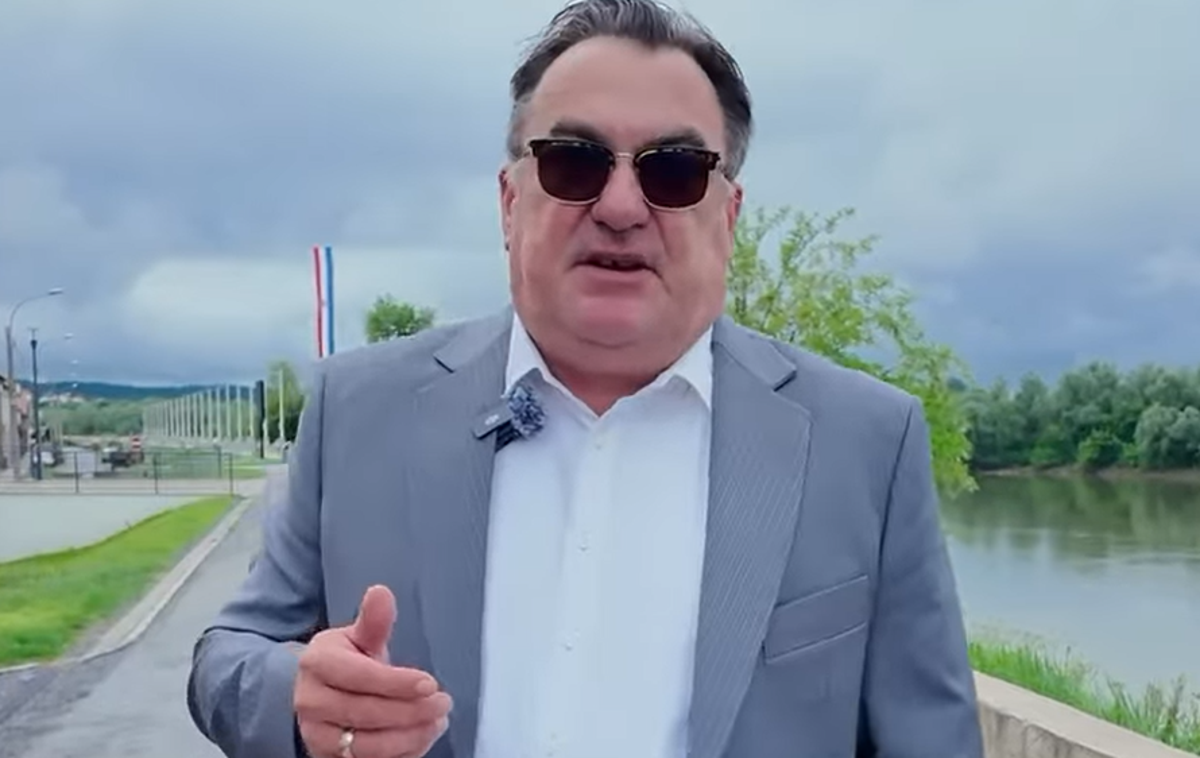 Đuro Anđelković | Župan Đuro Anđelković pravi, da vsi, ki pridejo v Davor, vidijo rezultate dela, da je občina zelo uspešna, da napreduje in da se razvija v pravo smer. Tako ni čudno, dodaja Anđelković, da je človek potem deležen določenih pohval in ugodnosti. | Foto posnetek zaslona/Facebook