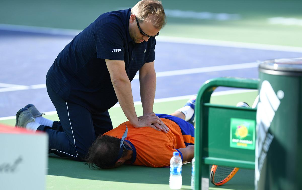 Rafael Nadal | Redko vidimo, da Rafael Nadal med dvobojem prosi pomoč zdravnika. | Foto Guliverimage
