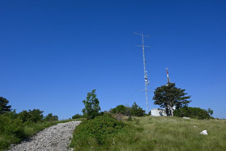Trstelj je najvišji vrh slovenskega dela Krasa. | Foto: Matej Podgoršek