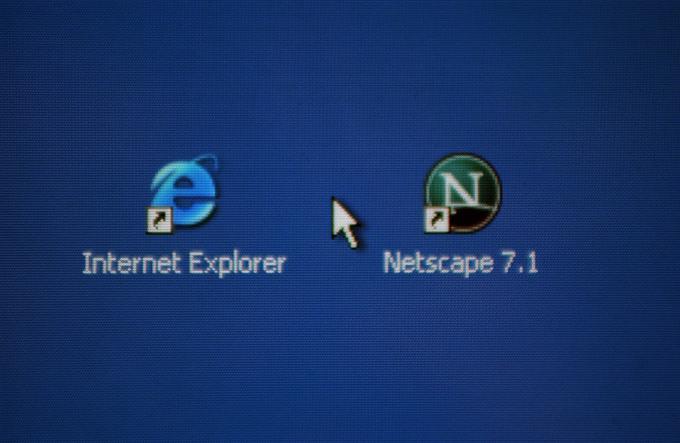 Internet Explorer in Netscape sta sredi devetdesetih let prejšnjega stoletja bila tako imenovano brskalniško vojno, ki jo je tudi z uporabo nepoštenih prijemov na koncu dobil Internet Explorer.  | Foto: AP / Guliverimage