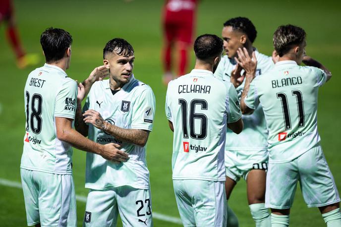 Aluminij - Olimpija | Olimpija je vse tri zadetke dosegla v prvih 25 minutah. | Foto Jure Banfi