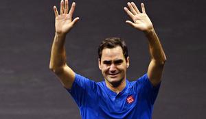 Čustveni Federer v solzah in s porazom sklenil izjemno kariero