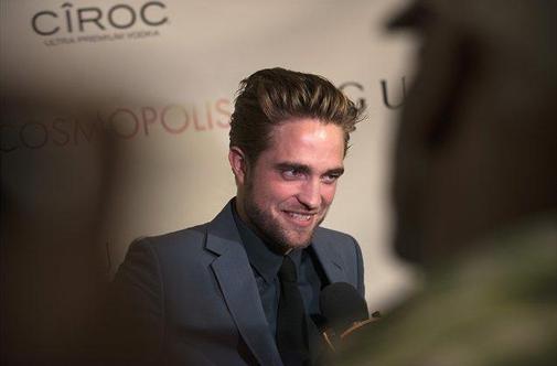 Robert Pattinson prvič po škandalu na rdeči preprogi