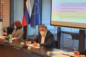 DVK: Za okužene s koronavirusom volitev niso podaljšali za dve uri