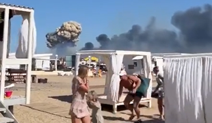 Dopustniki v paniki zapustili plažo: eksplozija pretresla Putinovo prvo veliko osvojitev
