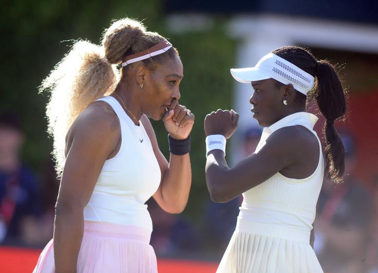 Serena Williams je v dvojicah združila moči s kanadsko najstnico Victorio Mboko. | Foto: Guliverimage