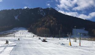 Smučiščem, ki odpirajo vrata, se pridružujeta tudi Krvavec in Kranjska Gora